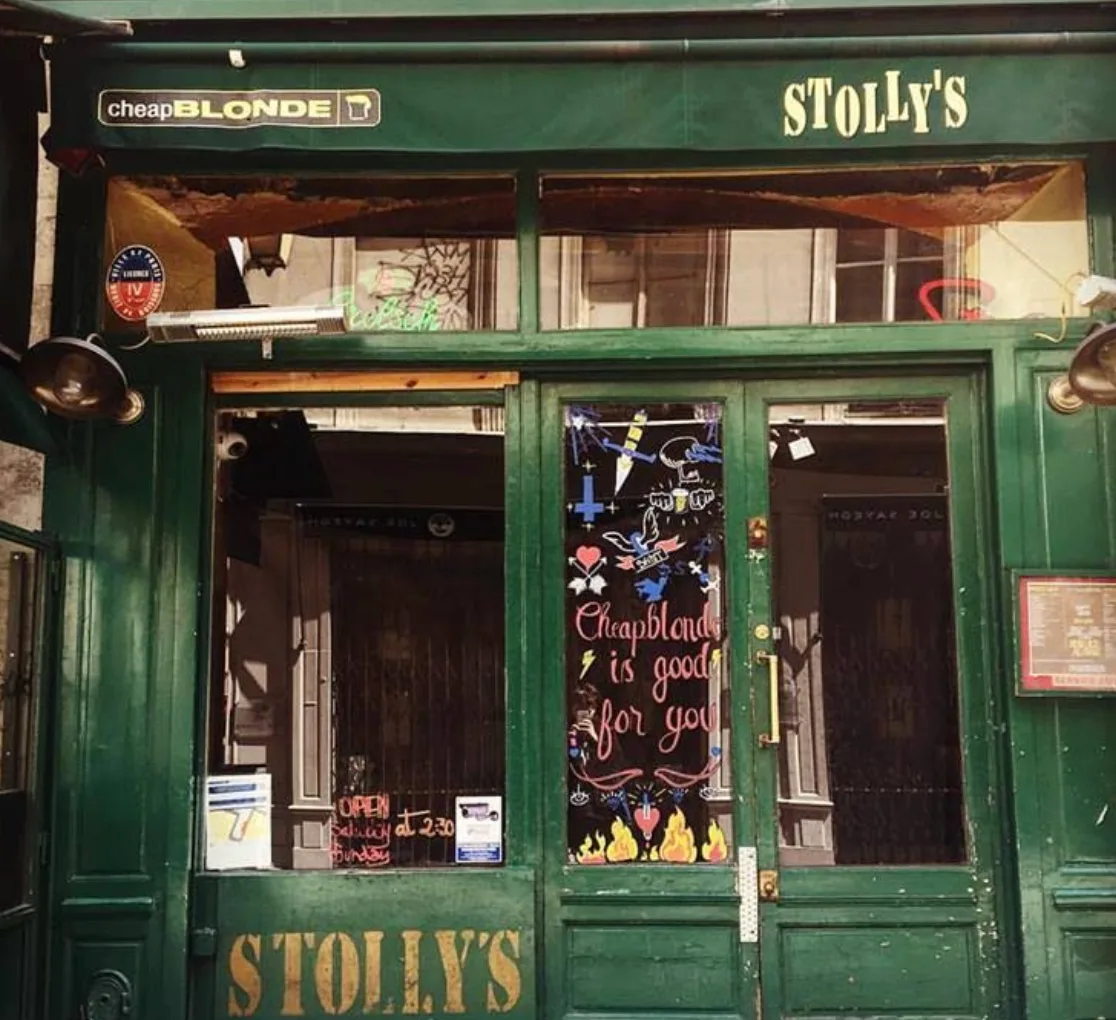 Screenshot 2025-03-11 at 14.11.48 exterior of Stolly’s bar, an Irish pub in Paris celebrated for its authentic British pub vibes, especially on St. Patrick’s Day.